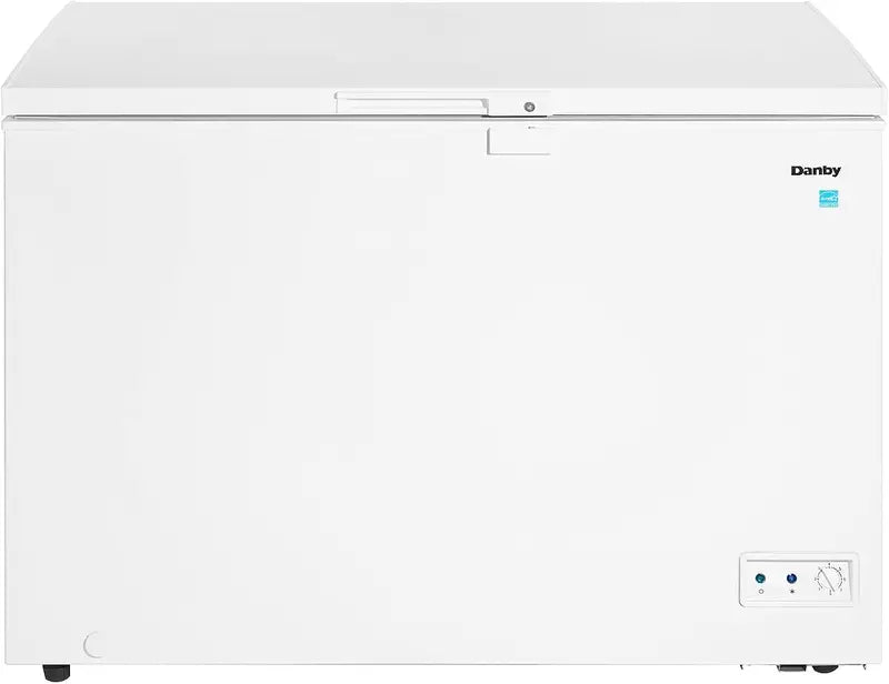 10 Cu Ft White Chest Freezer ¨C Garage-Ready. Operates from 0¡ãF to 110¡ãF. Energy-Efficient Storage Solution