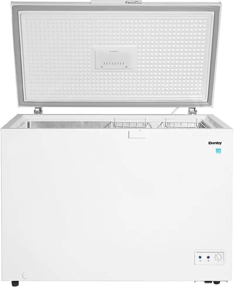 10 Cu Ft White Chest Freezer ¨C Garage-Ready. Operates from 0¡ãF to 110¡ãF. Energy-Efficient Storage Solution