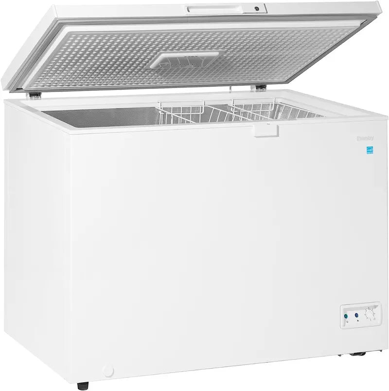 10 Cu Ft White Chest Freezer ¨C Garage-Ready. Operates from 0¡ãF to 110¡ãF. Energy-Efficient Storage Solution