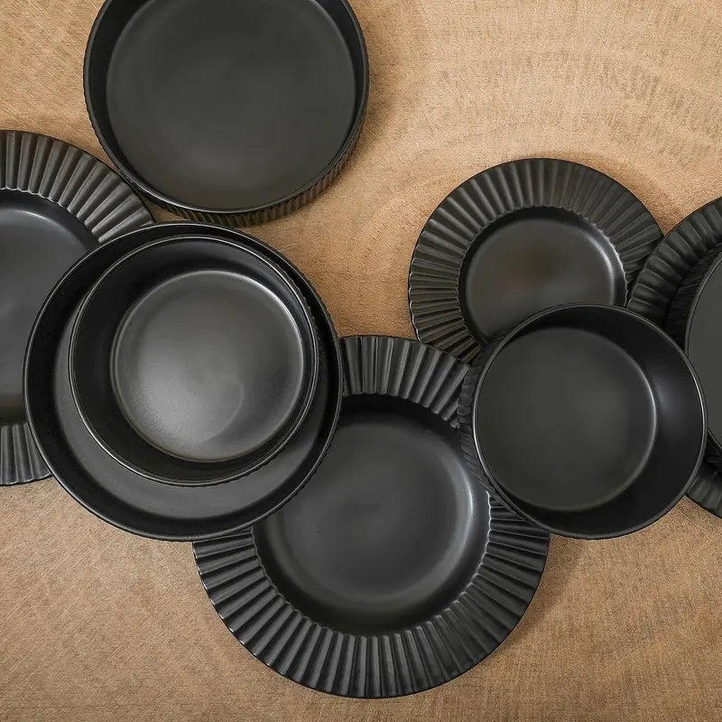 16-Piece Lusso Black Stoneware Dinnerware Set for 4